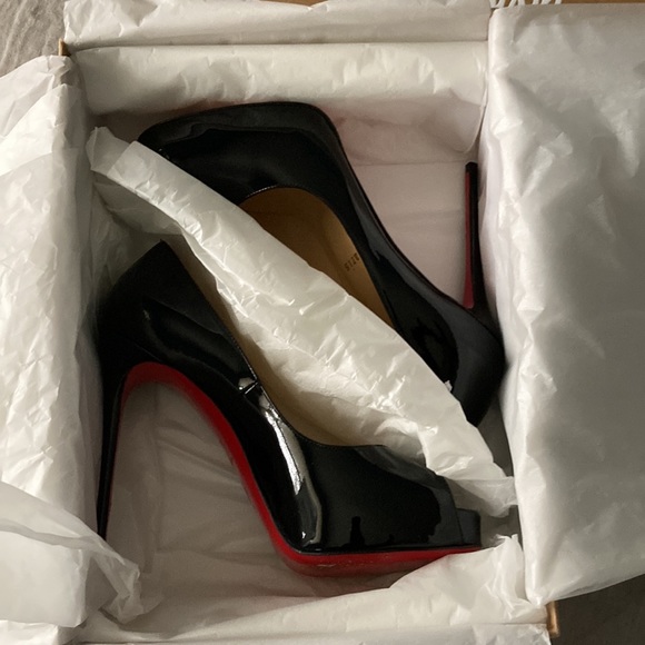 NEW VERY PRIVE, Christian Louboutin 36 - Picture 8 of 10